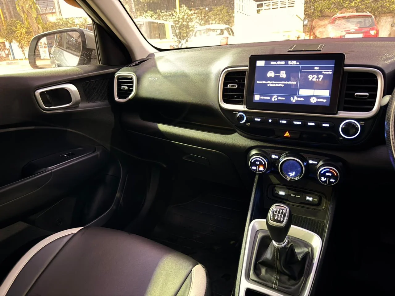 Hyundai Venue - Thumbnail 11